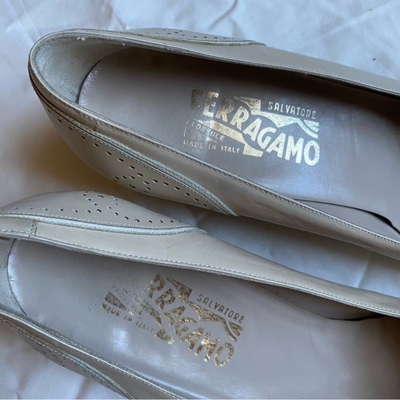 Vintage Ferragamo Nude Pumps with Brogue Detailing - Picture 2 of 7